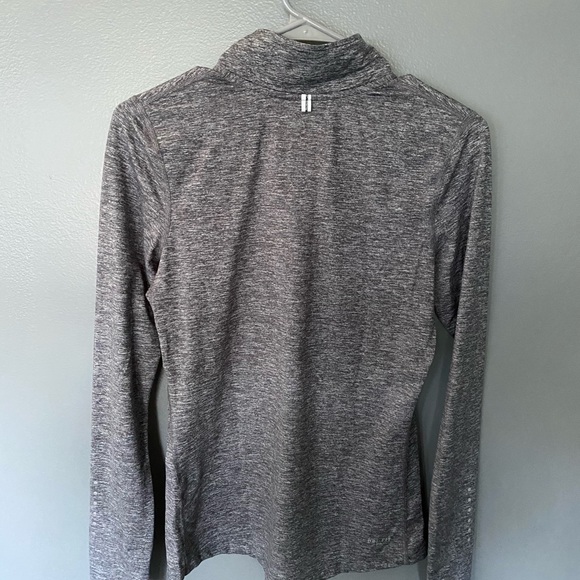 Nike DriFit running top - Picture 5 of 5